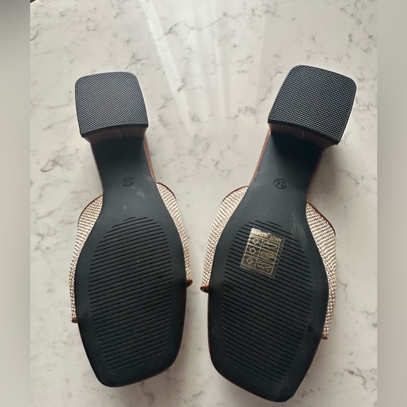 Linen Design Sandals - Picture 8 of 8